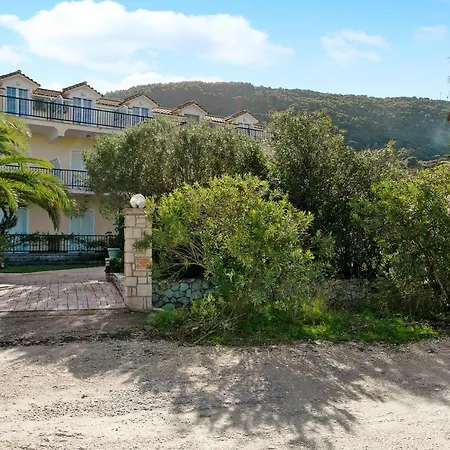 Dolphin 2 Апартаменты *